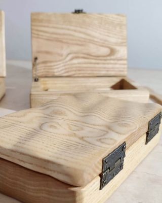 Dřevěná truhlička 🤎 ruční výroba 👐 #drevo #vyrobazedreva #truhlarstvi #ceskavyroba #zakazkovavyroba #sperkovnice...